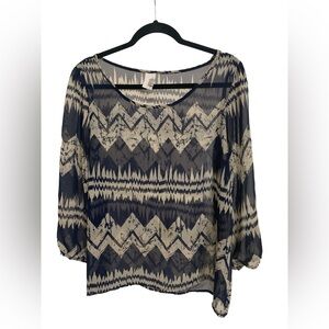 Blue and white geometric blouse